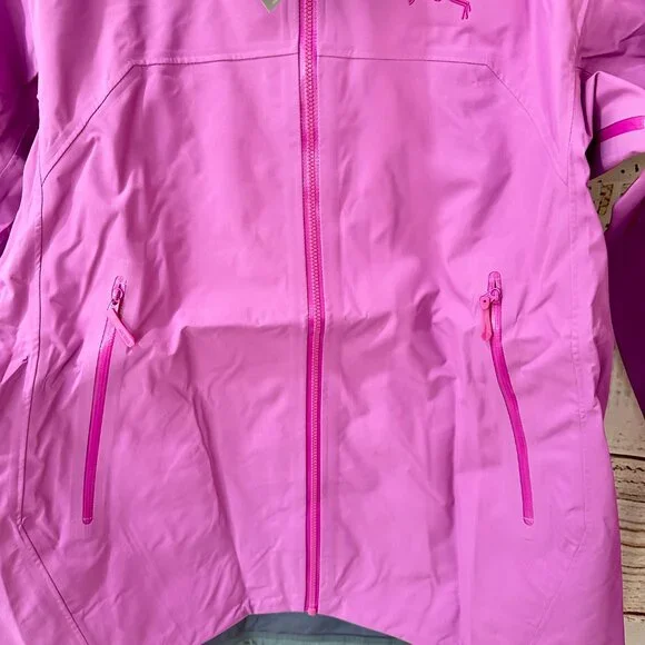 Arc'teryx Beta LT Hooded Hardshell Jacket, Size M - Picture 4 of 6